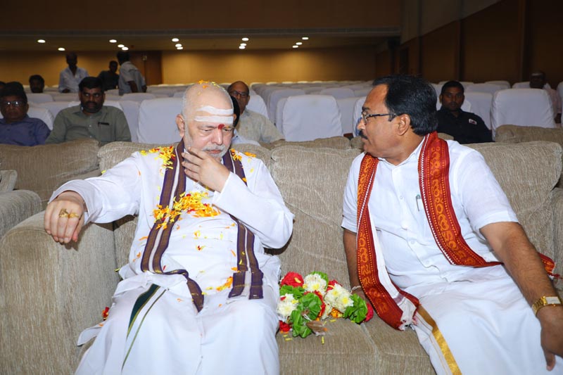 Sri Mulugu Ramalingeshwara Varaprasad Siddhanti was honoured with Jyotishyasastra Vignana Visharadha at Tummalapalli Kalakshetram, Vijayawada (49)